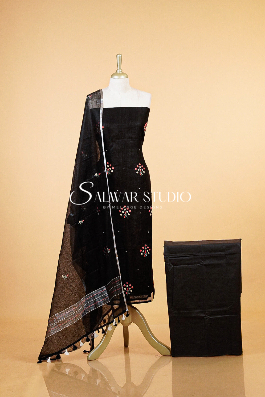 Linen Embroidery Unstitched Salwar Suits AC0061