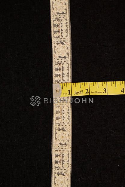 Lucknow Lace Off White close view