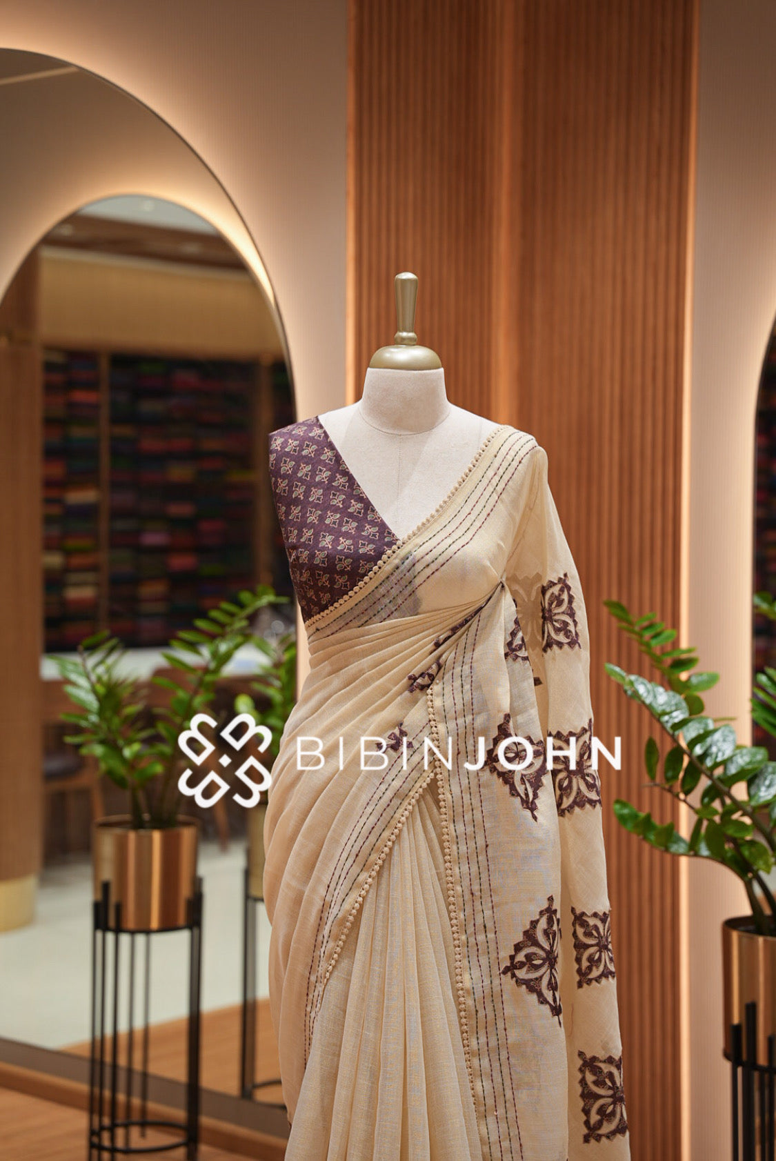 Tissue Linen Applique Saree For Women Ivory Beige CLOSE VIEW
