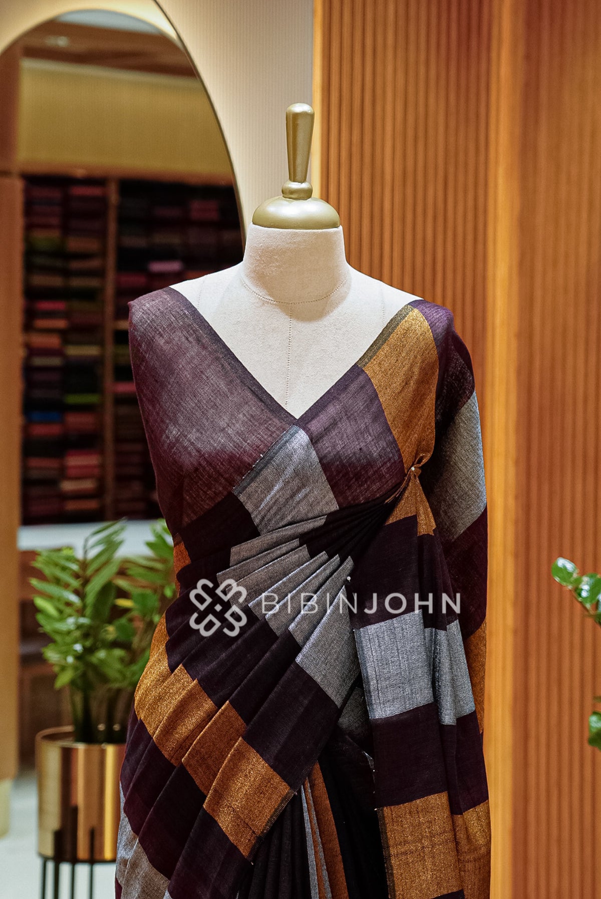 Pure Linen Saree For Women Deep Wine close view