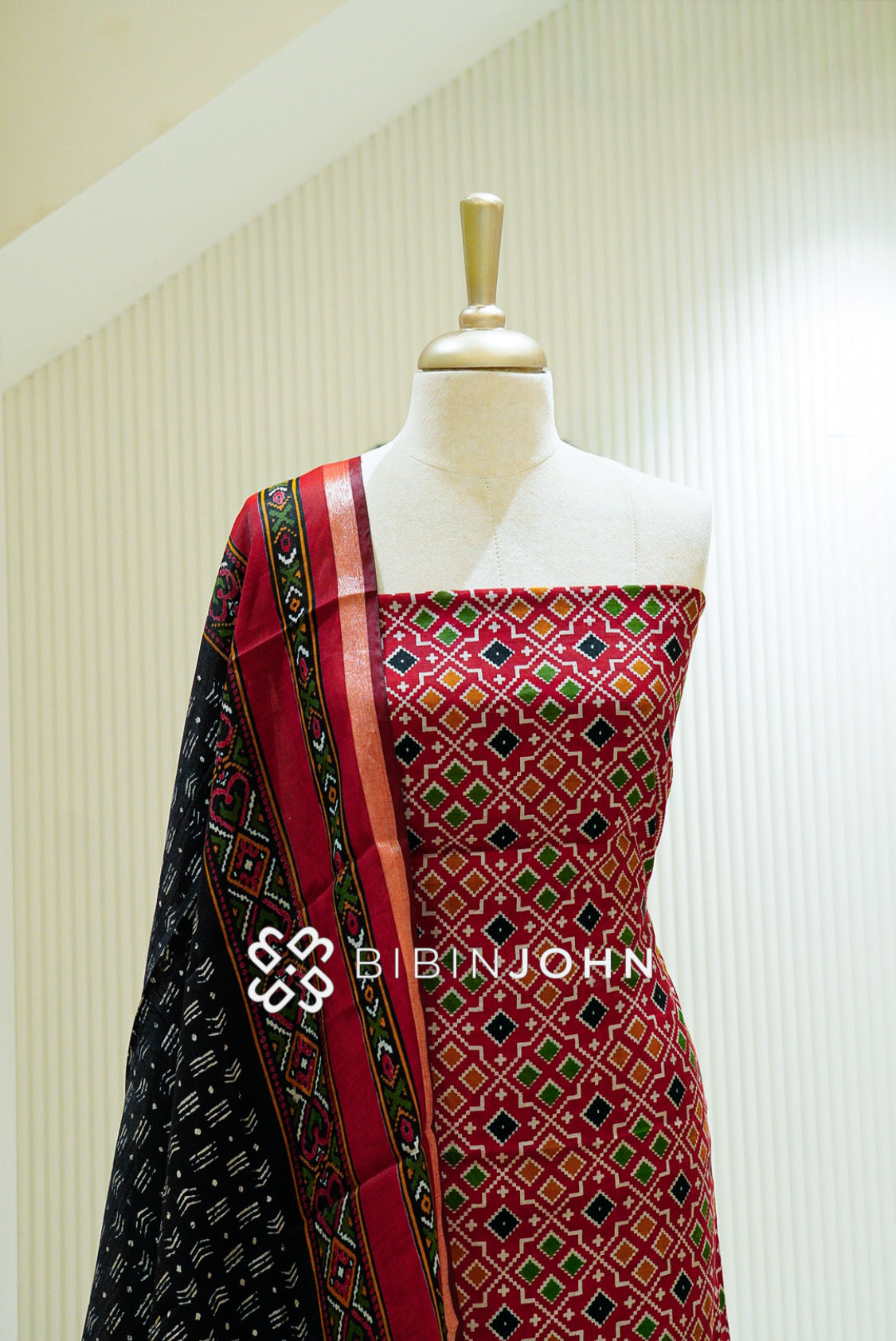 Art Maheswari Unstitched Salwar Suit Material Red  CLOSE VIEW