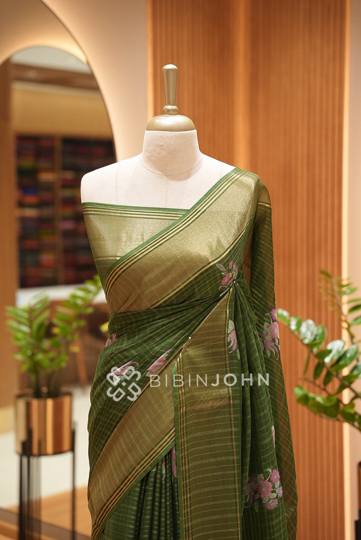 Organza Brocade Saree For Women Bottle Green CLOSE VIEW