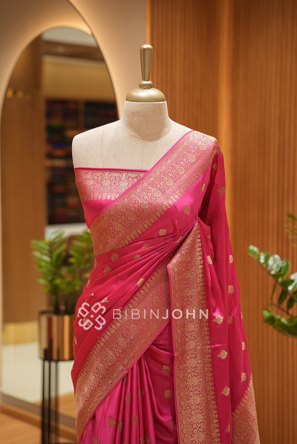 Silk Brocade Saree For Women Rani Pink CLOSE VIEW