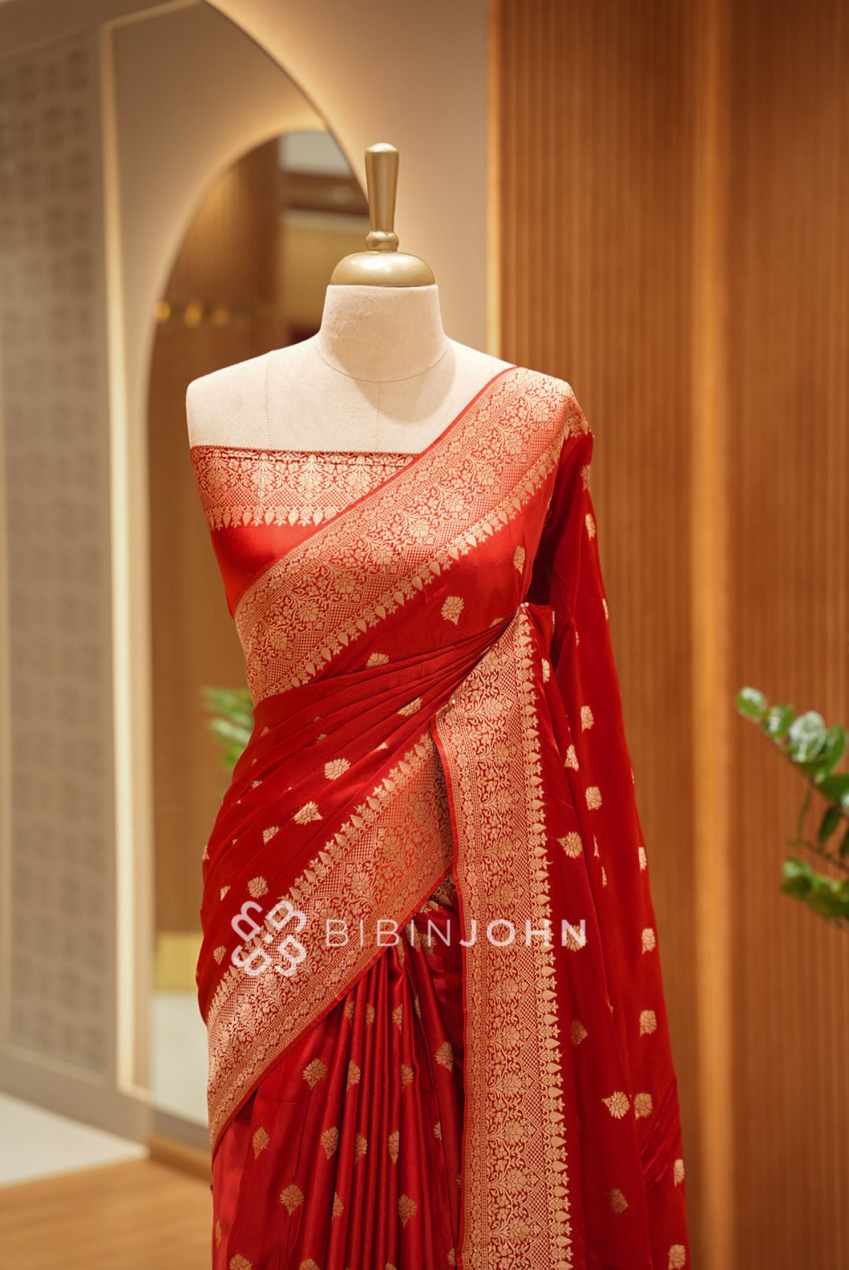 Silk Brocade Saree For Women Red CLOSE VIEW